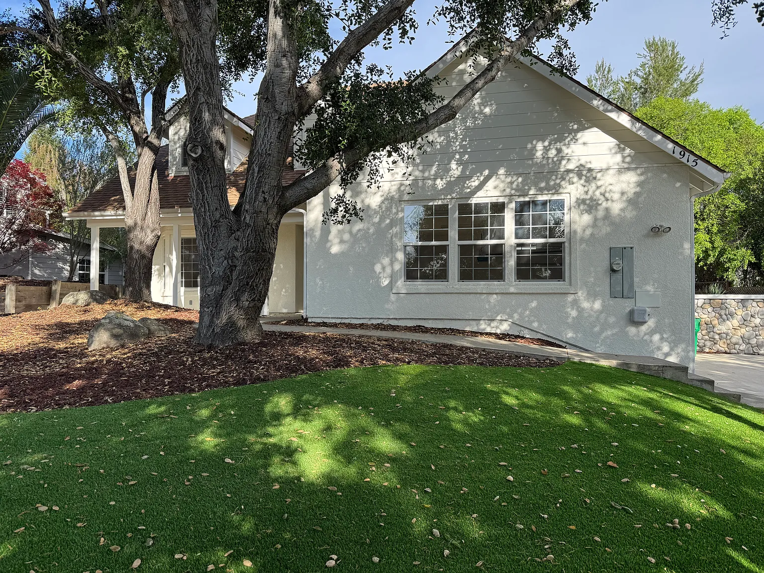 3 bed, 2.5 bath, 2755 sqft, $4,950 — Photo 1