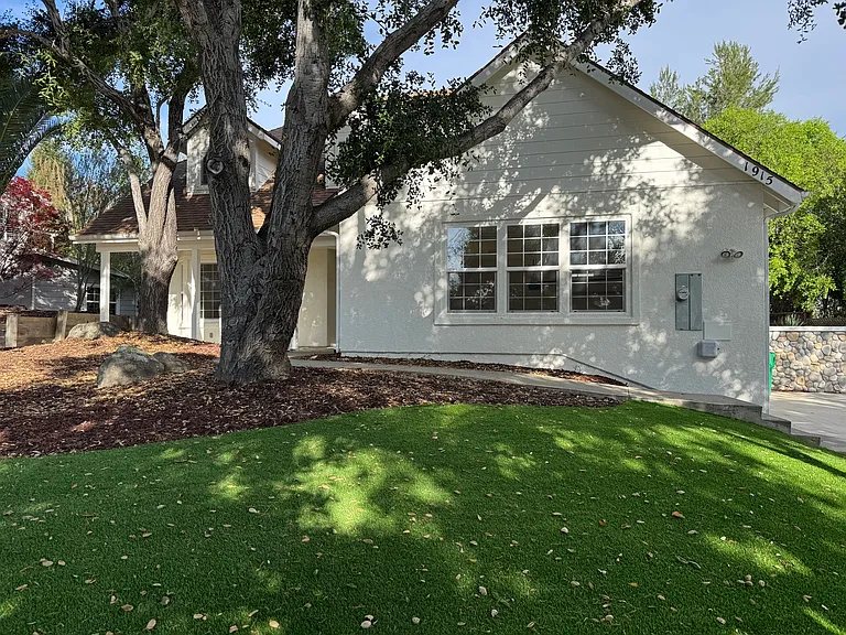 1915 Old Mission Dr — Photo 1