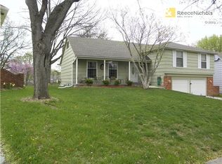 9265 Reeder Dr, Overland Park, KS 66214