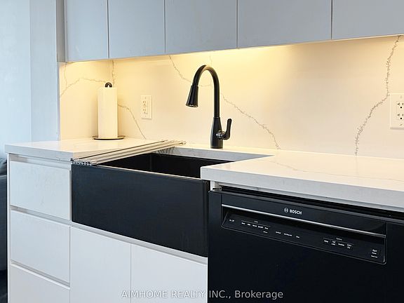 4th image of 33 Bay St #3210
