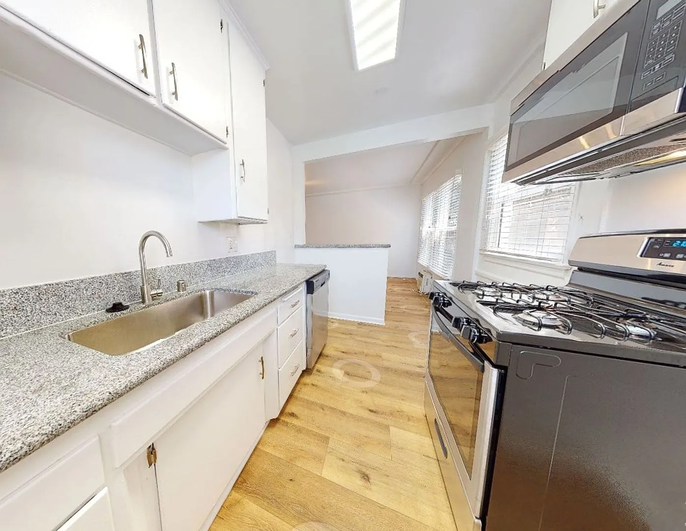 1801 N. Garfield Pl — Photo 3
