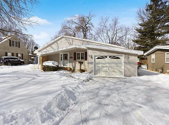 3rd image of 906 Lincoln Dr