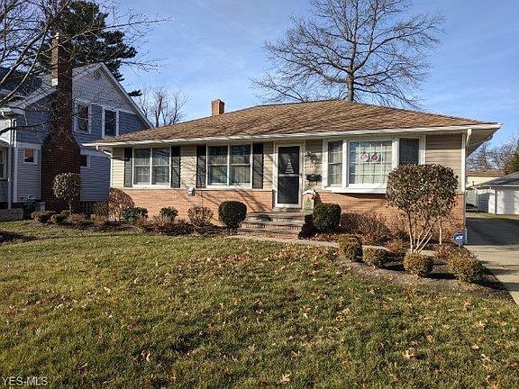 2nd image of 114 S Point Dr