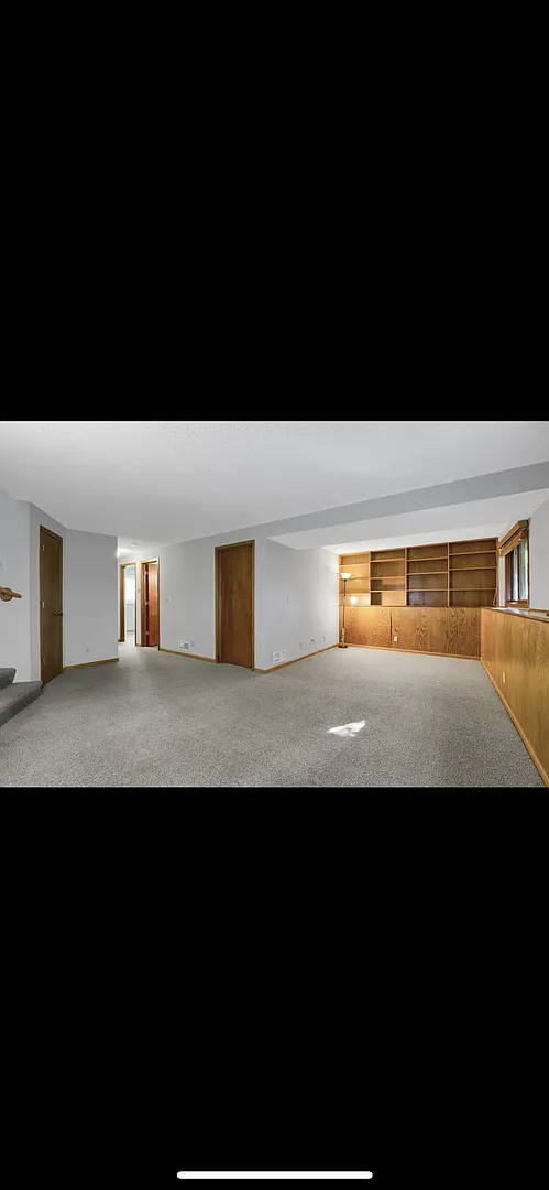 Bright, Spacious, home for rent in Plymouth - Fox Glen Neighborhood — Photo 2