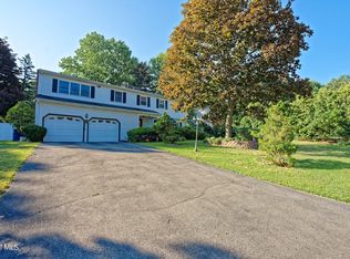 12 Lynnwood Dr, Loudonville, NY 12211