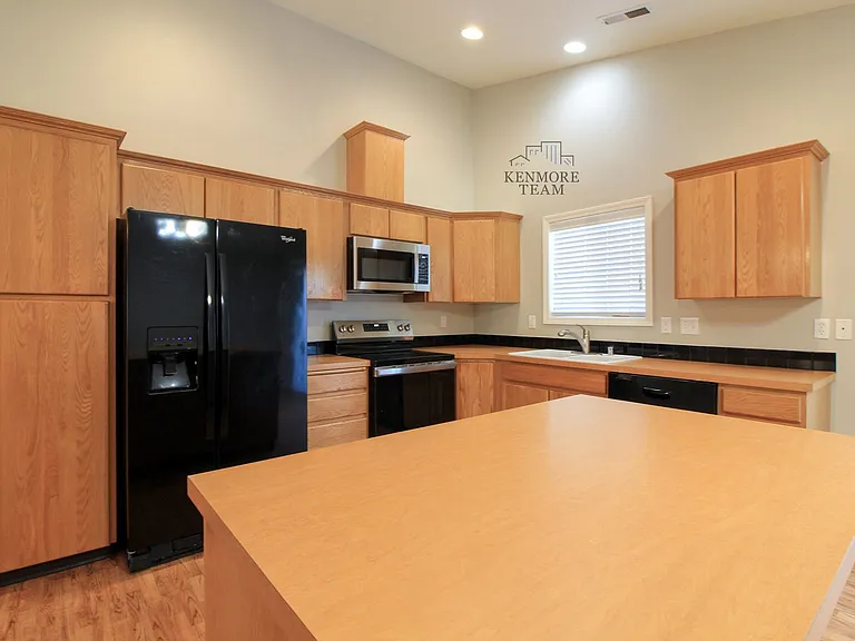 4811 Cleveland Ln — Photo 2