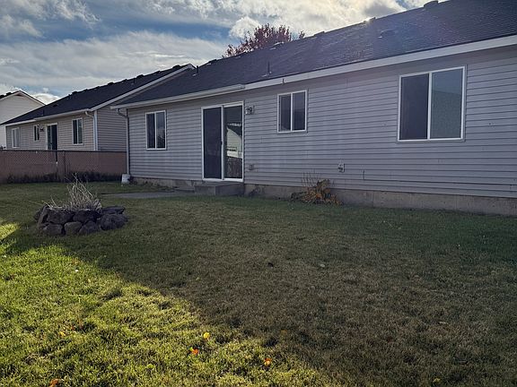3rd image of 2596 E Knapp Dr