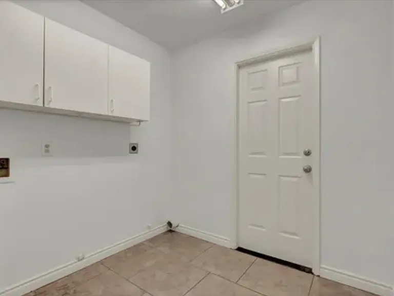 355 Longhollow Way — Photo 7