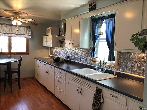 3rd image of 38 Cathedral Ln