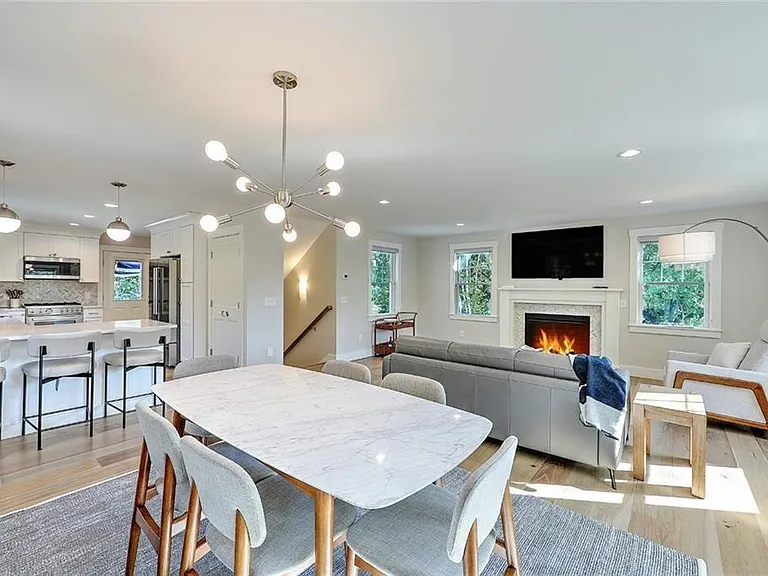 137 Rosebriar Ave — Photo 11