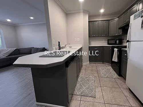 1541 N Riverside Ave #15 Photo 1