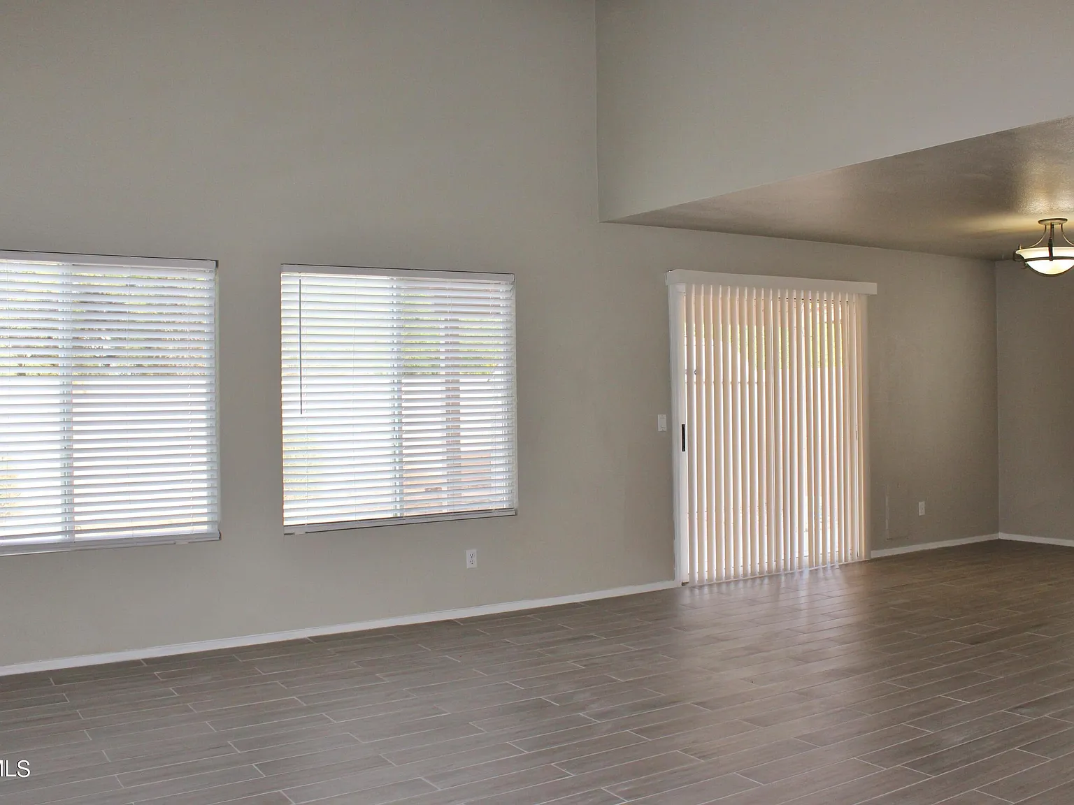 3 bed, 2.5 bath, 1901 sqft, $2,000 — Photo 4