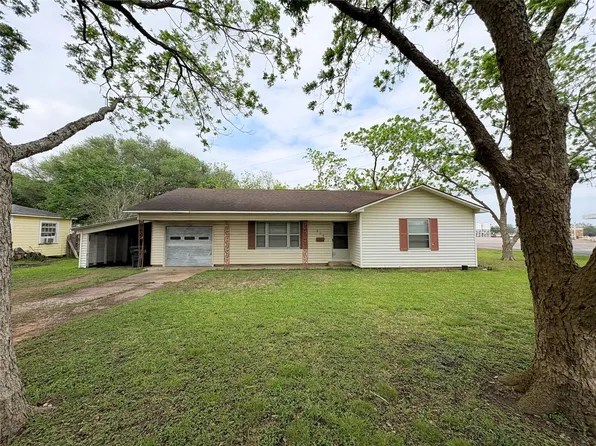 809 August St, El Campo, TX 77437