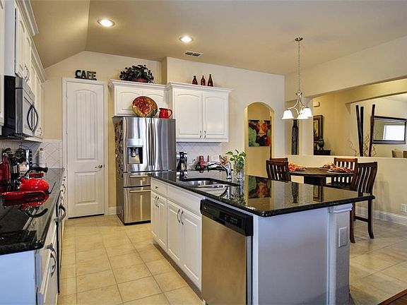 3rd image of 3409 Hawthorn Ln