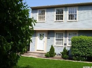 7363 S Chestnut Commons Dr #B, Mentor, OH 44060