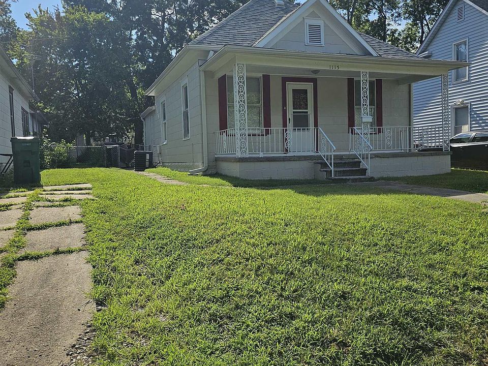 1st image of 1115 SW Plass Ave