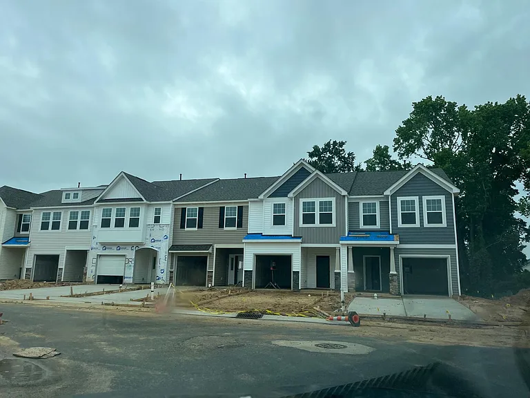 54 Amaryllis Ln — Photo 1
