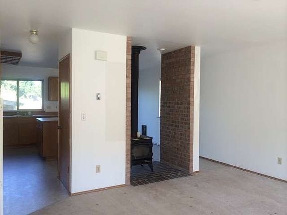 2nd image of 1214 NE Jasmine Ln