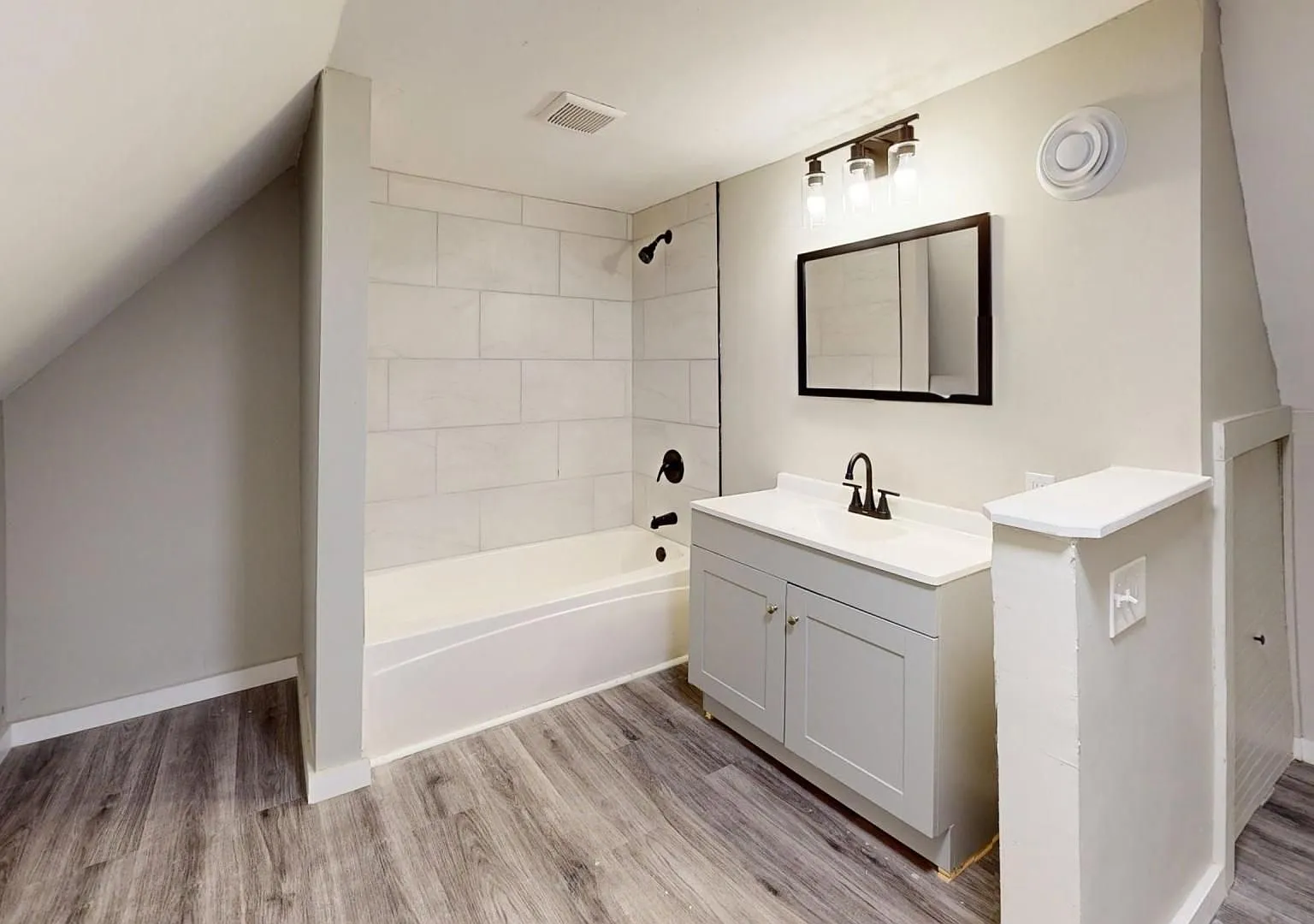 Brooklyn Centre Area - 3 Bedroom/1.5 bath Single Family Home — Photo 2