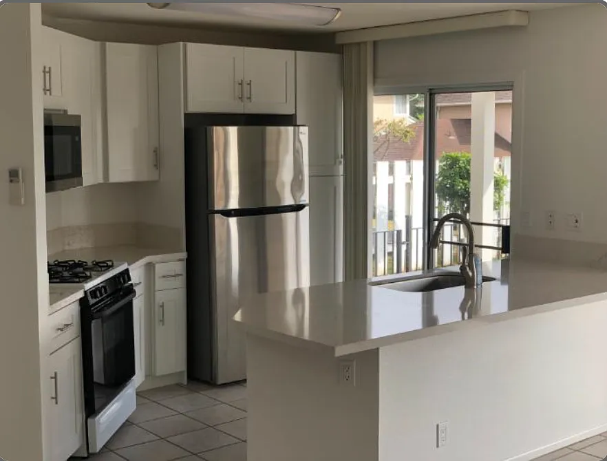 4 bed, 1317 sqft, $4,300 — Photo 4