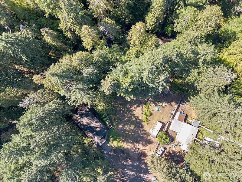 2nd image of 122 E Olde Lyme Road