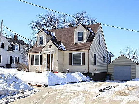 2nd image of 704 S Garnavillo St