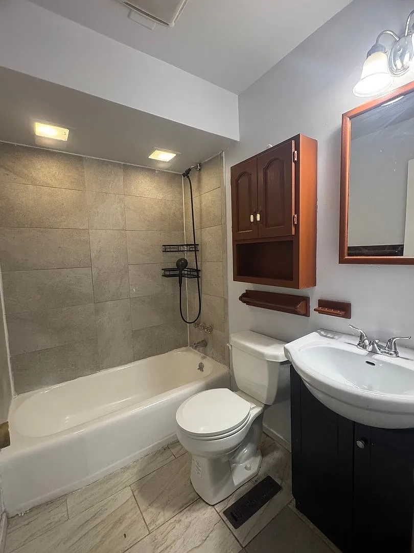 4 bed, 2.0 bath, 1371 sqft, $3,200 — Photo 3