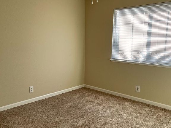 3rd image of 281 Christine Dr