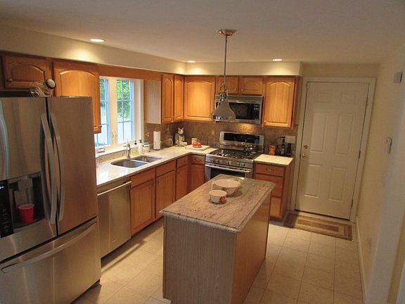2nd image of 1187 Oakhill Ave