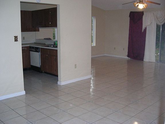 Large Livingroom/Diningroom