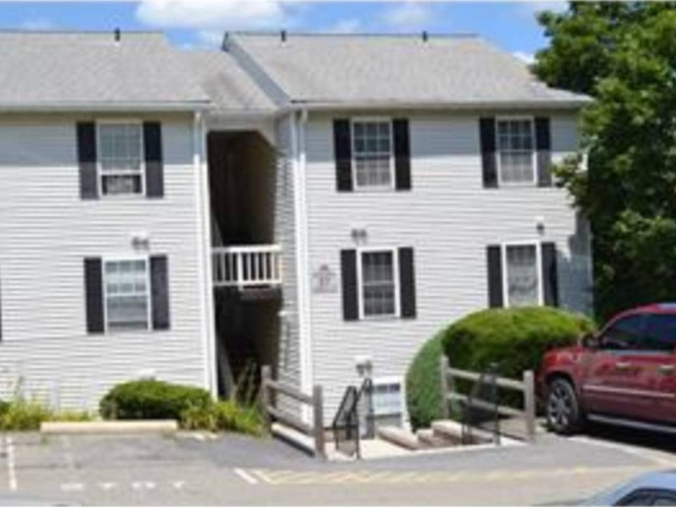 1st image of 27 Lexington Hill Unit 05