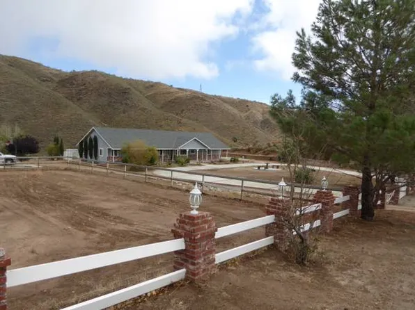 6221 Elizabeth Lake Rd, Palmdale, CA 93551