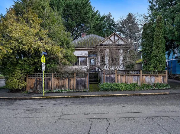 2127 Chambers St, Victoria, BC V8T 3L1