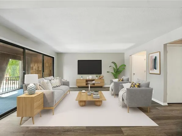 7414 W 102nd Ct, Overland Park, KS 66212