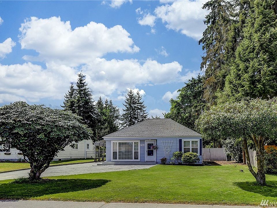 Large front and back yards with lots of parking