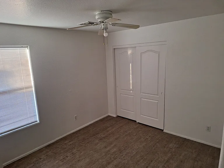 2317 N 109th Ave — Photo 11