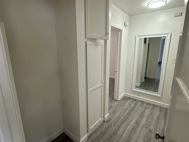 Silverlake Garden Apartments — Photo 32