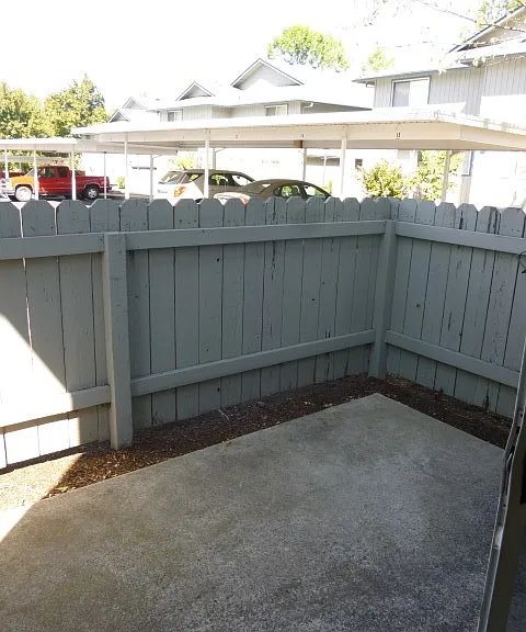 1110 Woodrow Ln — Photo 11
