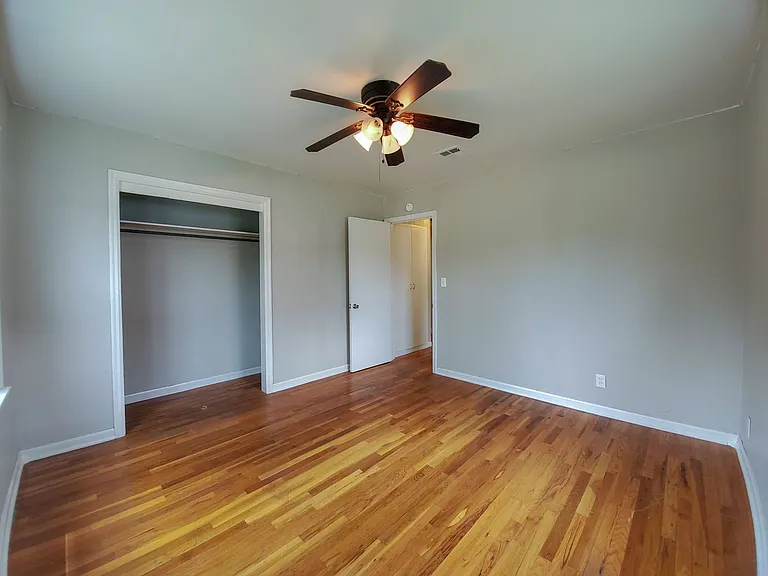 118 W Franklin St — Photo 19