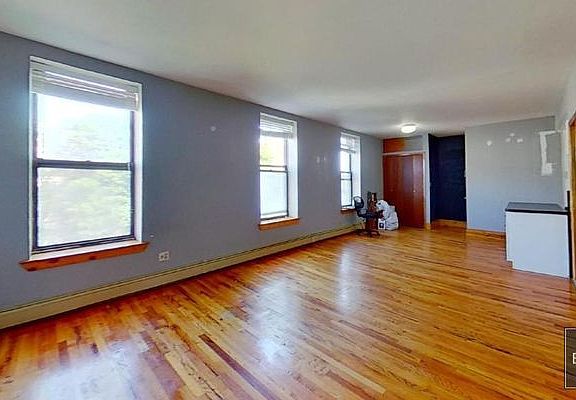 4th image of 279 Pleasant Ave APT 3N