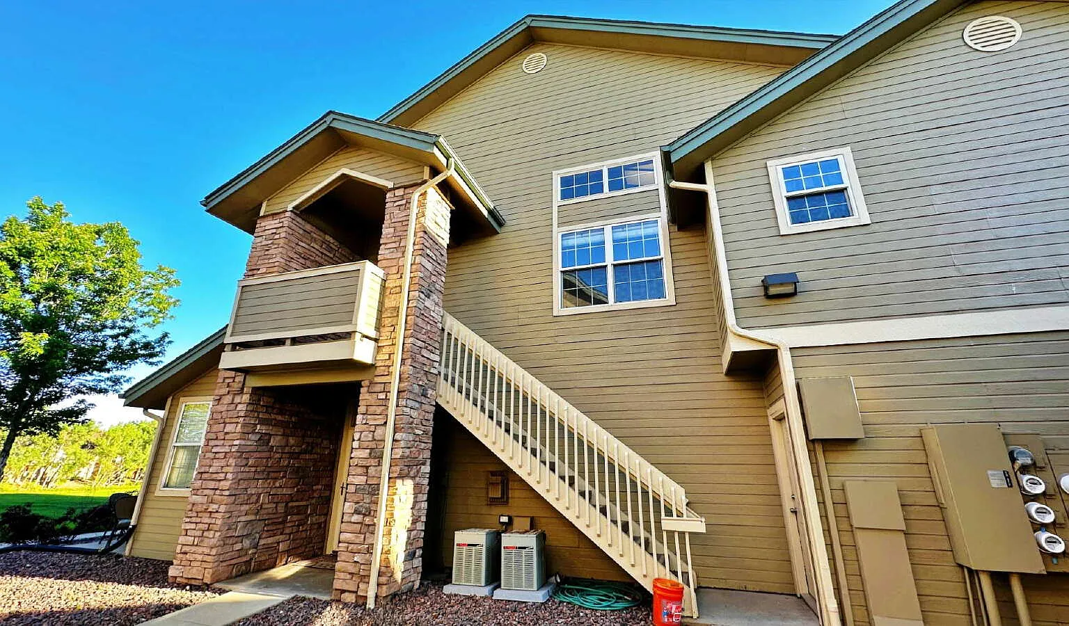 2 bed, 2.0 bath, 1098 sqft, $1,950 — Photo 1