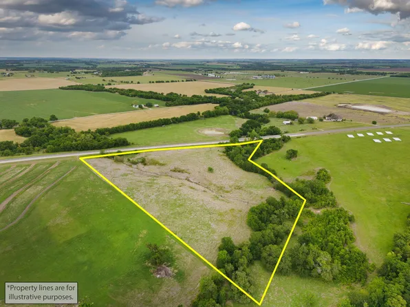 T M West Pkwy, West, TX 76691