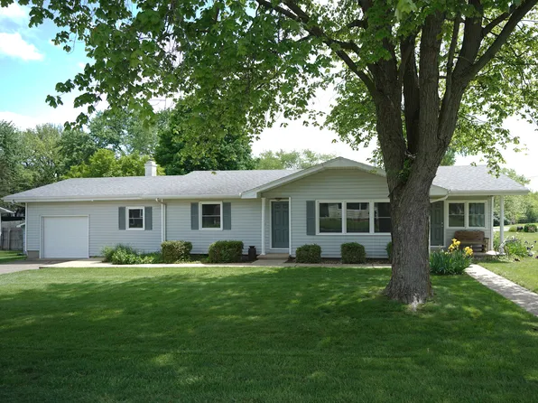 420 S Wilson St, Clinton, IL 61727