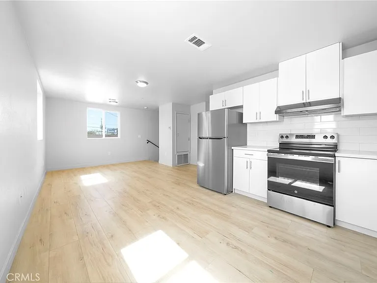 236 1/2 W 84th Pl — Photo 8