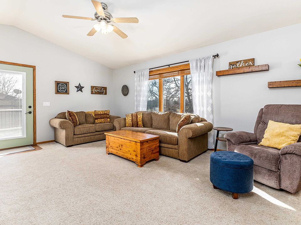 3556 Eclipse Cir, Dubuque, IA 52003 | Zillow