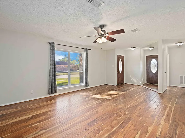 9809 Condor Dr — Photo 7