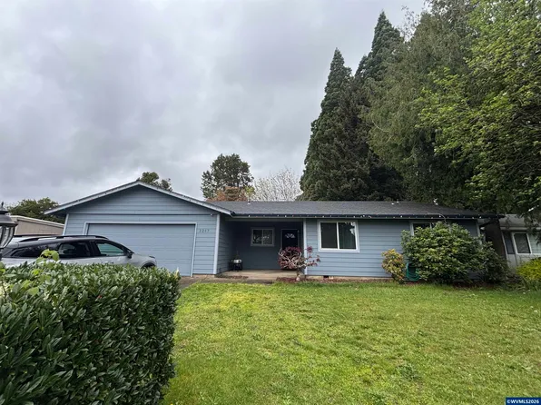 2247 Greentree Dr NE, Salem, OR 97305