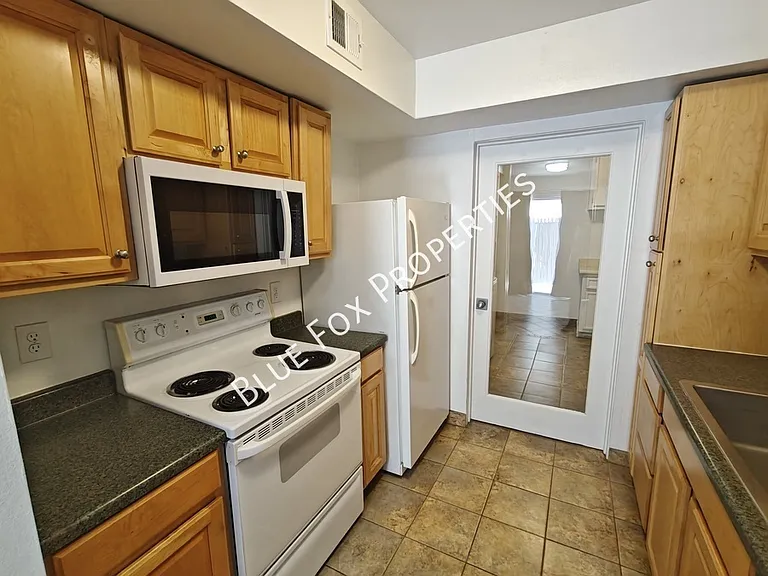 880 E Peppergrass Ln — Photo 6