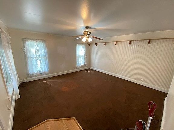3rd image of 302 E Madison St