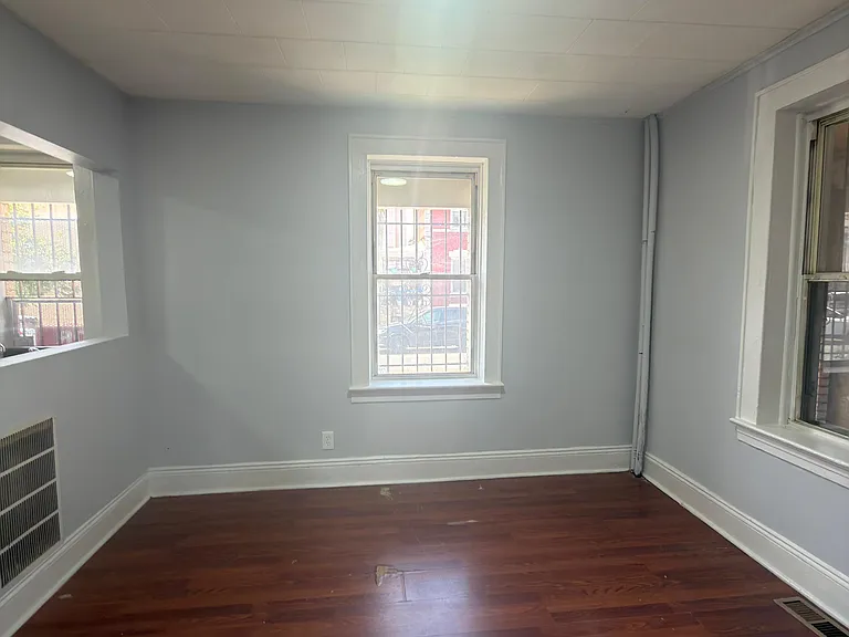 402 Marshall St #1L — Photo 4